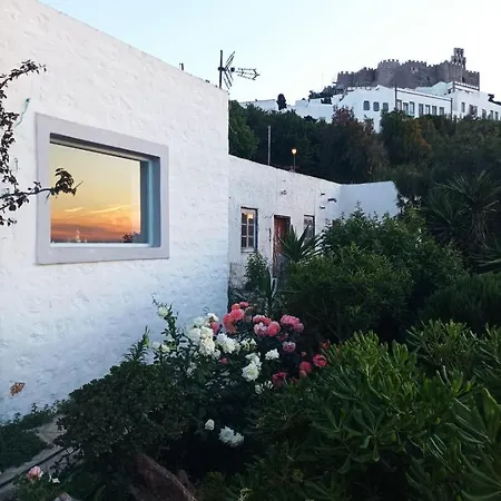 Chora Traditional Genadio Hébergement de vacances *