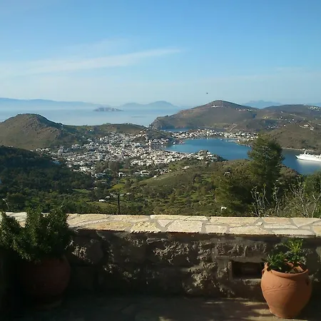 Chora Traditional Genadio Hébergement de vacances *