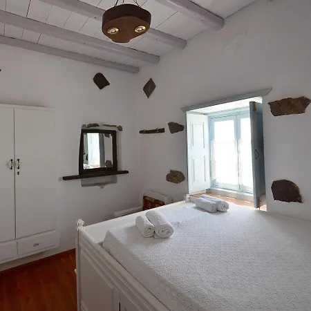 Chora Traditional Genadio Hébergement de vacances *