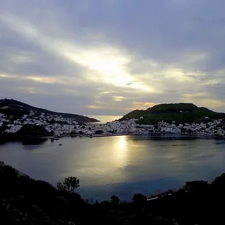 Chora Traditional Genadio Hébergement de vacances *